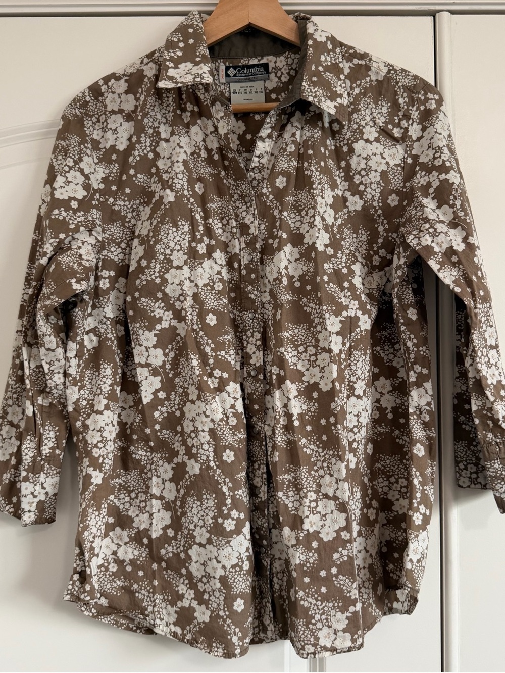 Columbia XCQ Vintage Brown and White Floral Button-Up Shirt